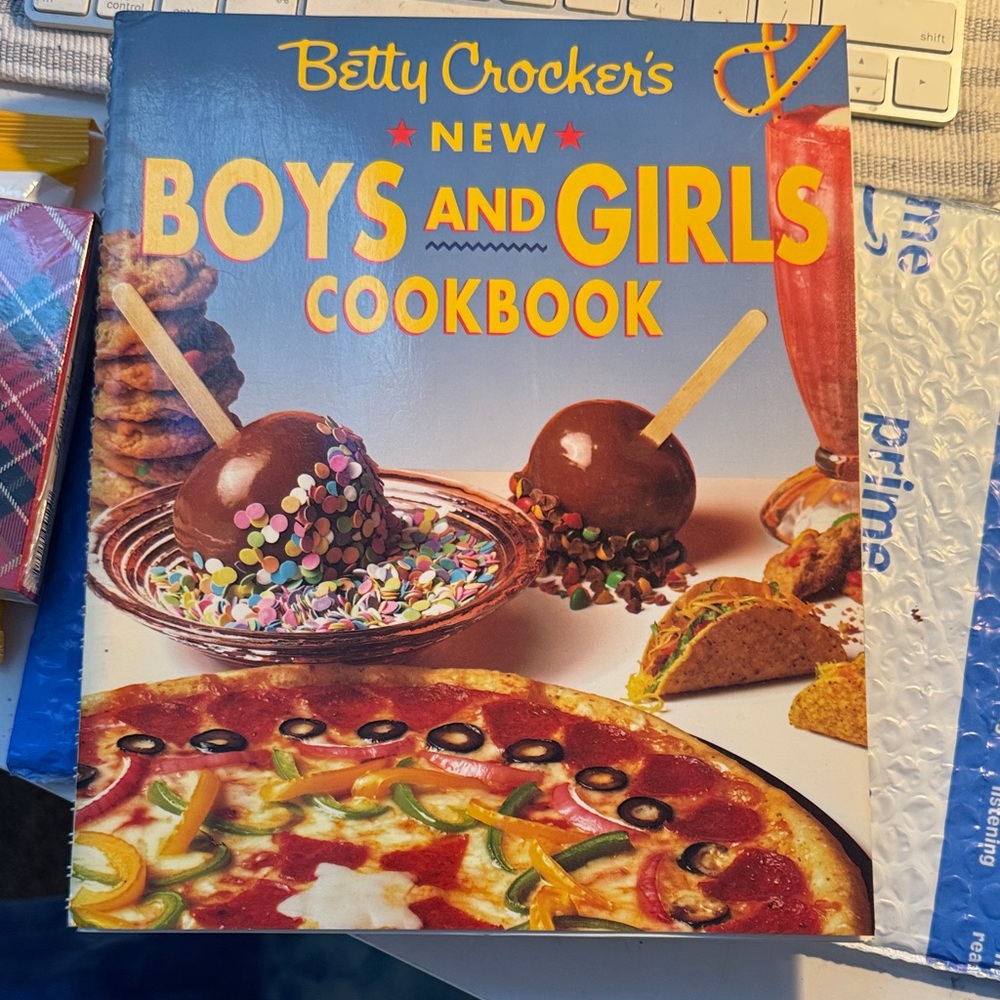 Vintage Betty Crocker New Boys and Girls Cookbook - Colorful Edition